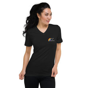 Unisex Short Sleeve V-Neck T-Shirt Hawaii de Poupelle (Rainbow Logo white)